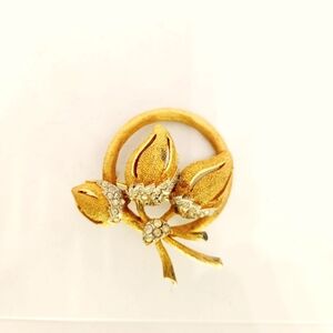 Vintage BSK Flower Bud Floral Brushed Gold Tone And Rhinestone Circle Brooch